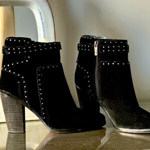 Preowned Vince Camuto Suede Boots with studs.  Side zip block heel.